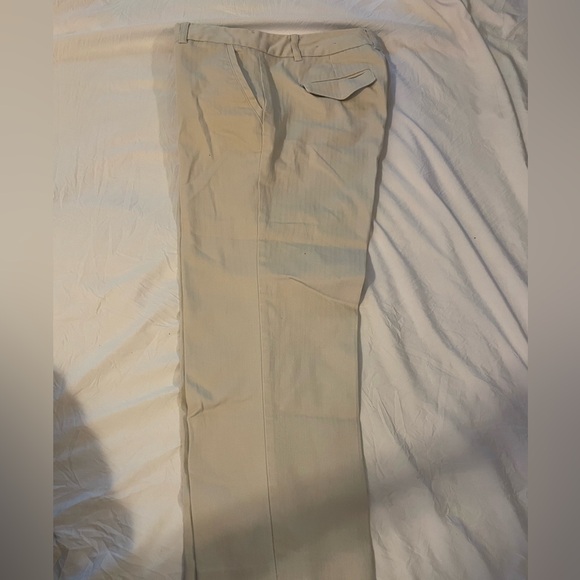 G H Bass & Co. Cream Capris Size 6 - Picture 4 of 5